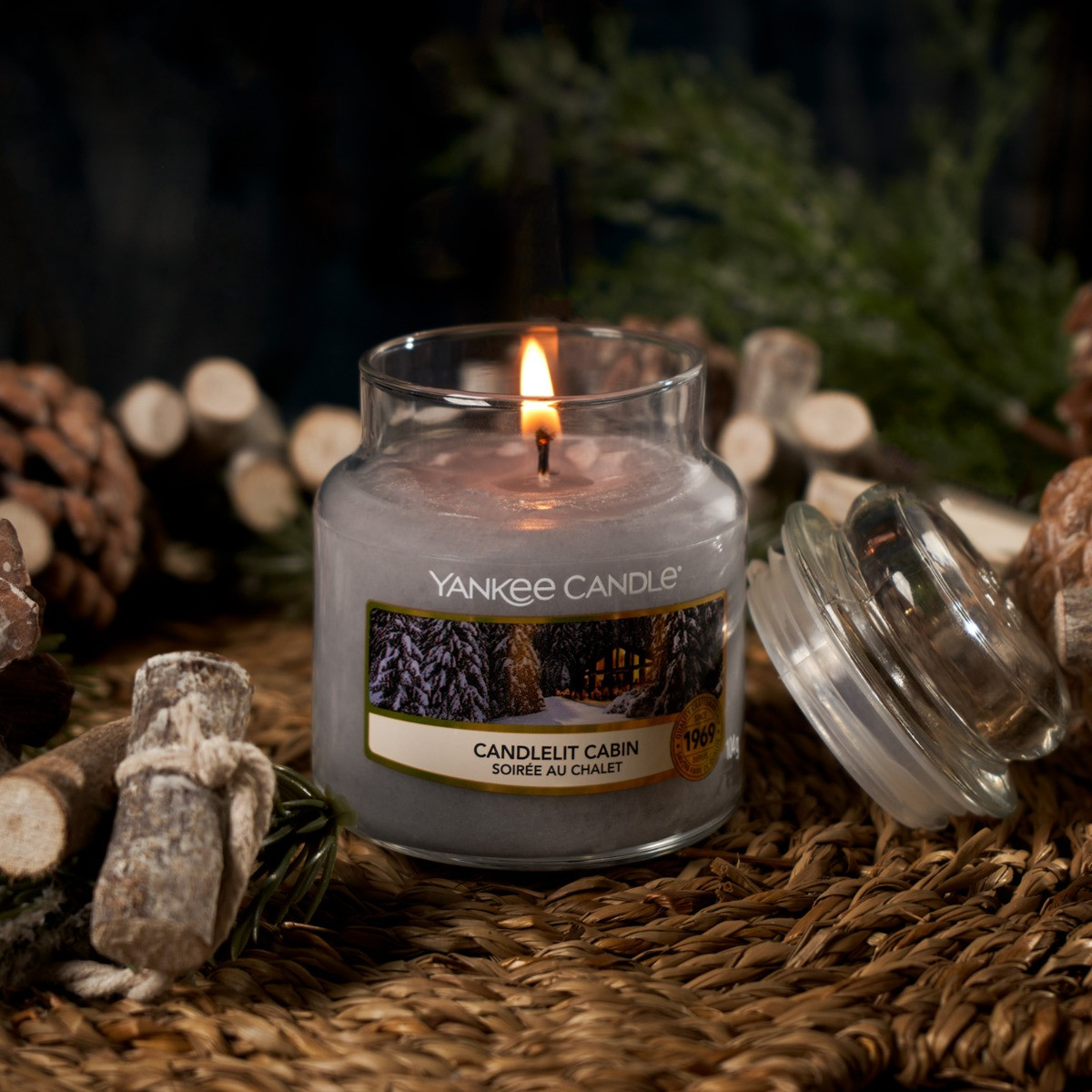 Yankee Candle Small Jar - Candlelit Cabin>