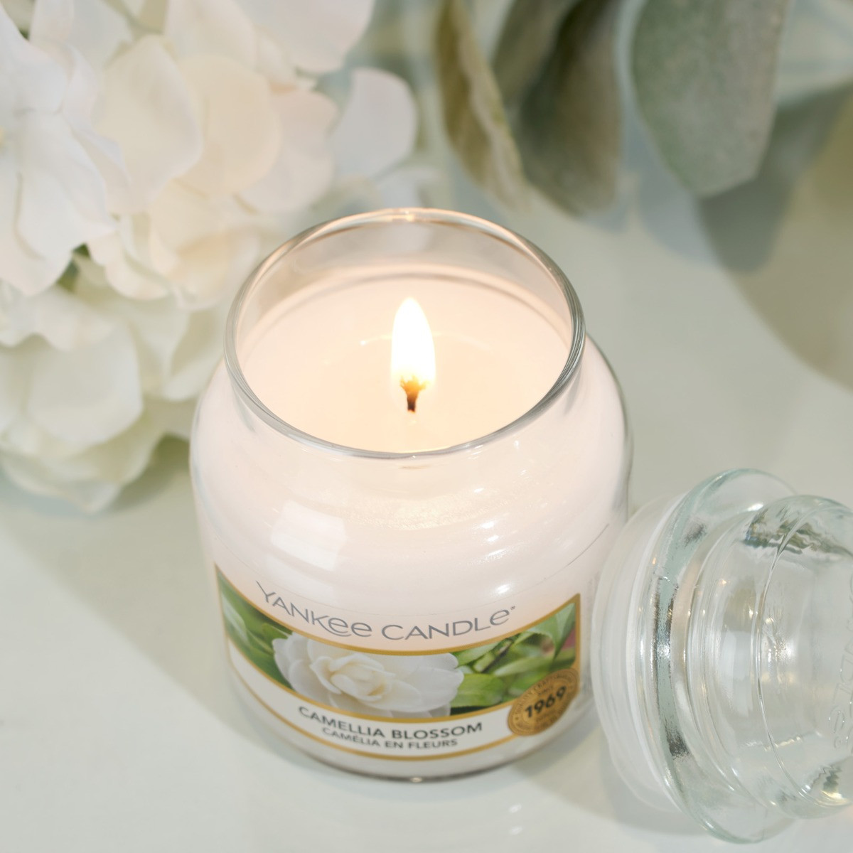 Yankee Candle Small Jar - Camellia Blossom>