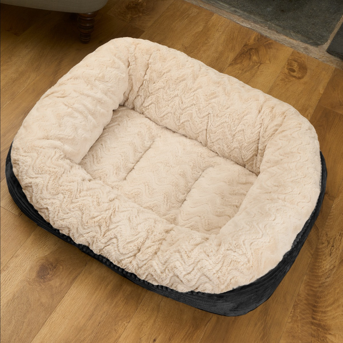 OHS Soft Faux Fur Ribbed Pet Bed, Cream/Black - Extra Large>