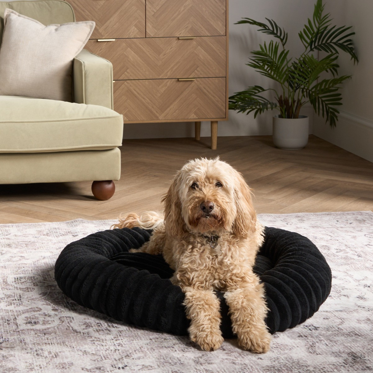 OHS Faux Fur Ribbed Round Pet Bed, Black - Medium>