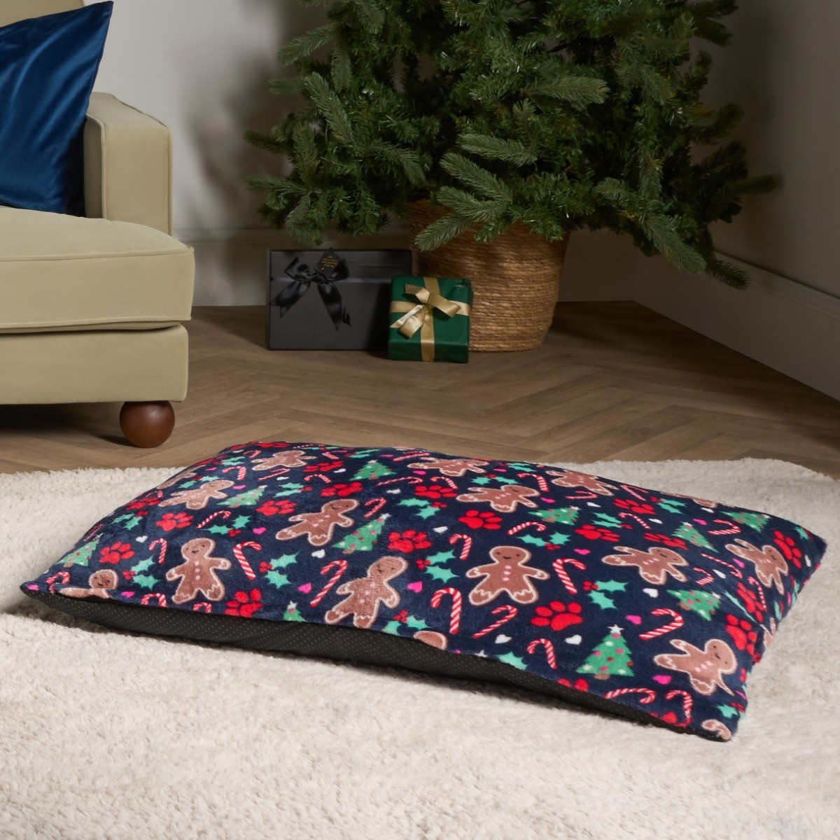 OHS Gingerbread Paw Print Pet Bed - Navy>