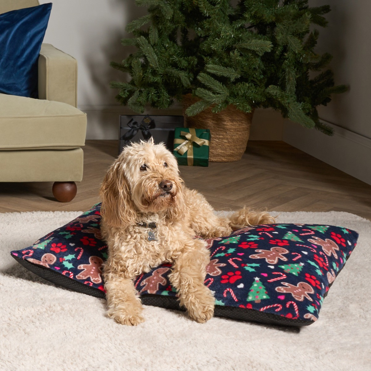 OHS Gingerbread Paw Print Pet Bed - Navy>