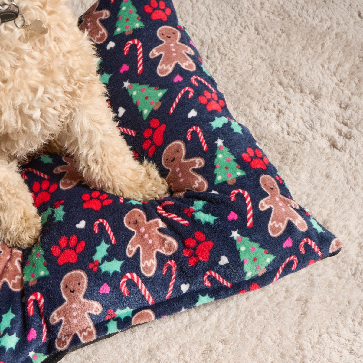 OHS Gingerbread Paw Print Pet Bed - Navy>