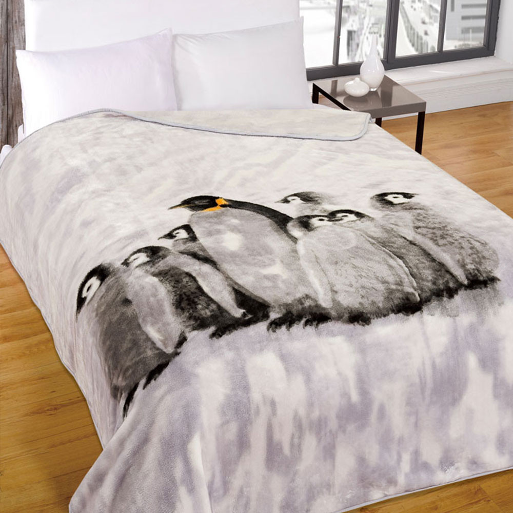 Dreamscene Faux Fur Mink Throw - Penguin Family - 150x200cm>