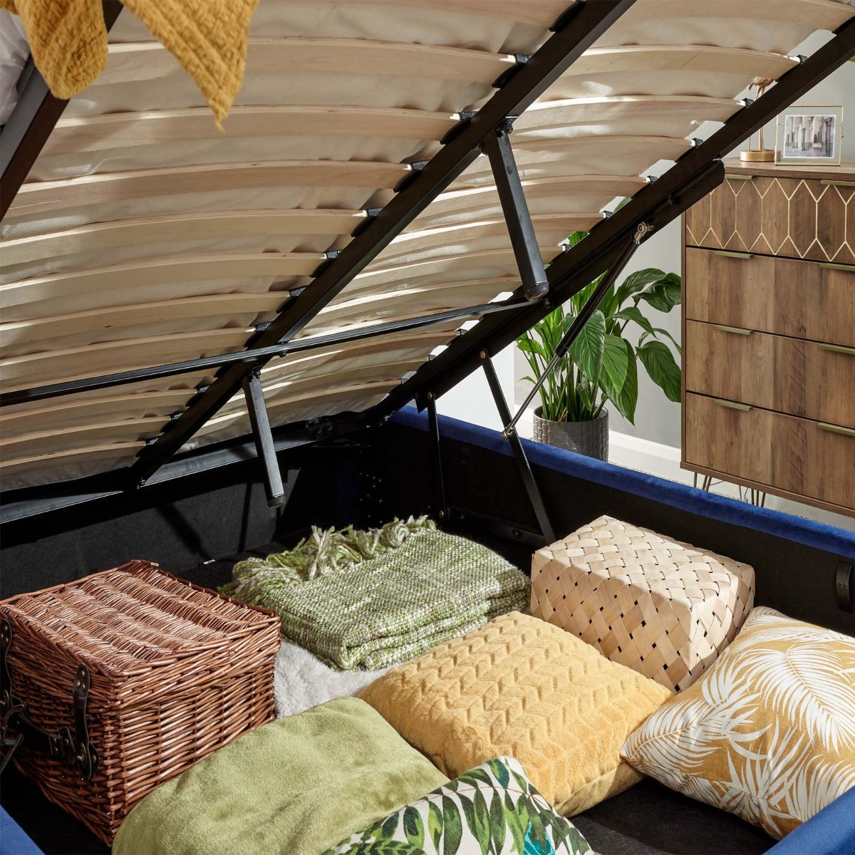 Pettine End Lift Ottoman Storage Bed - Royal Blue>