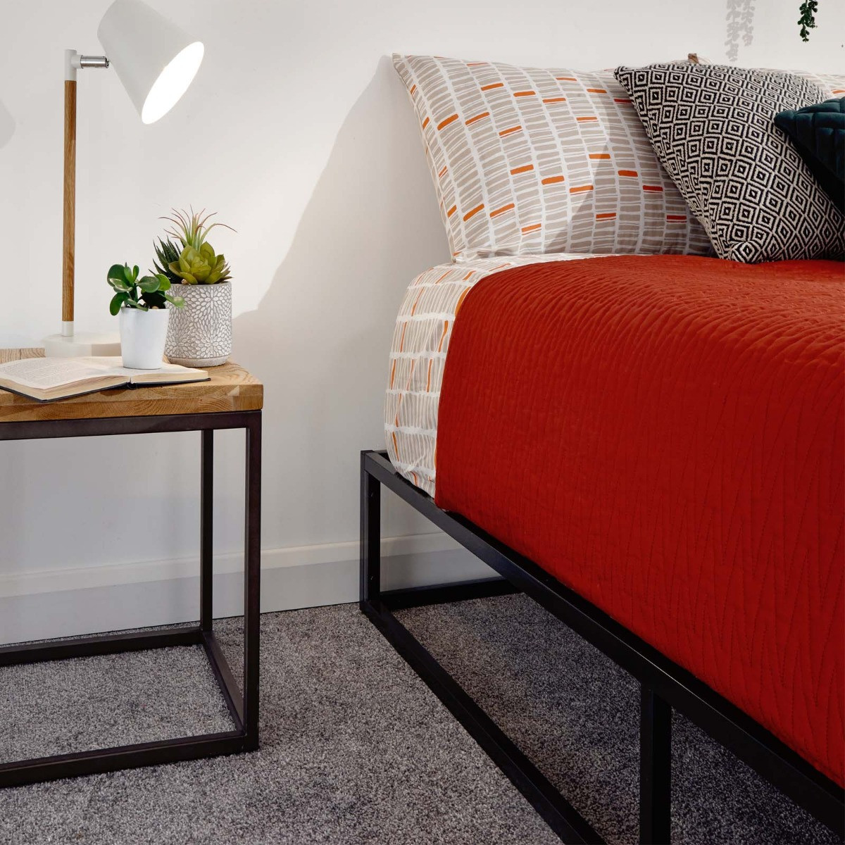 Metal Platform Bed Frame, 4ft Small Double - Black>