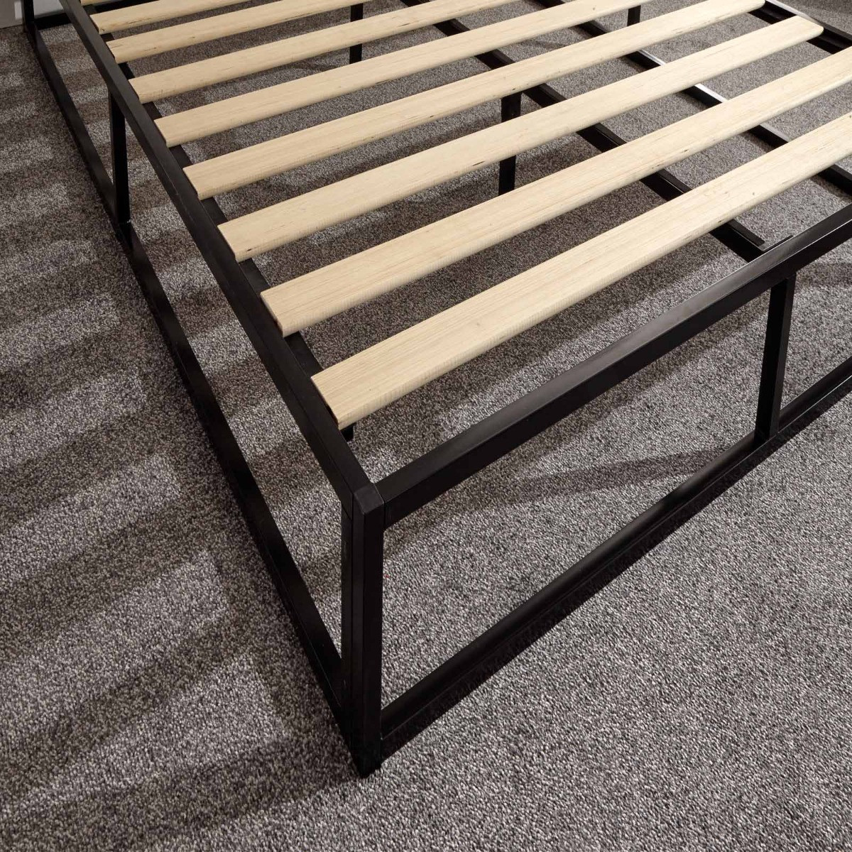 Metal Platform Bed Frame, 4ft Small Double - Black>
