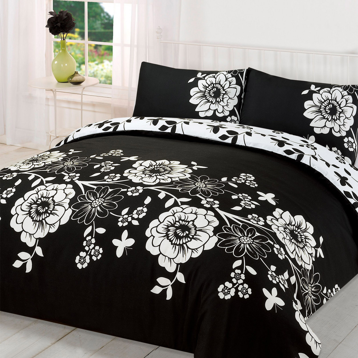 Roslyn Duvet Cover with pillowcase set - Black/White - King Size  >