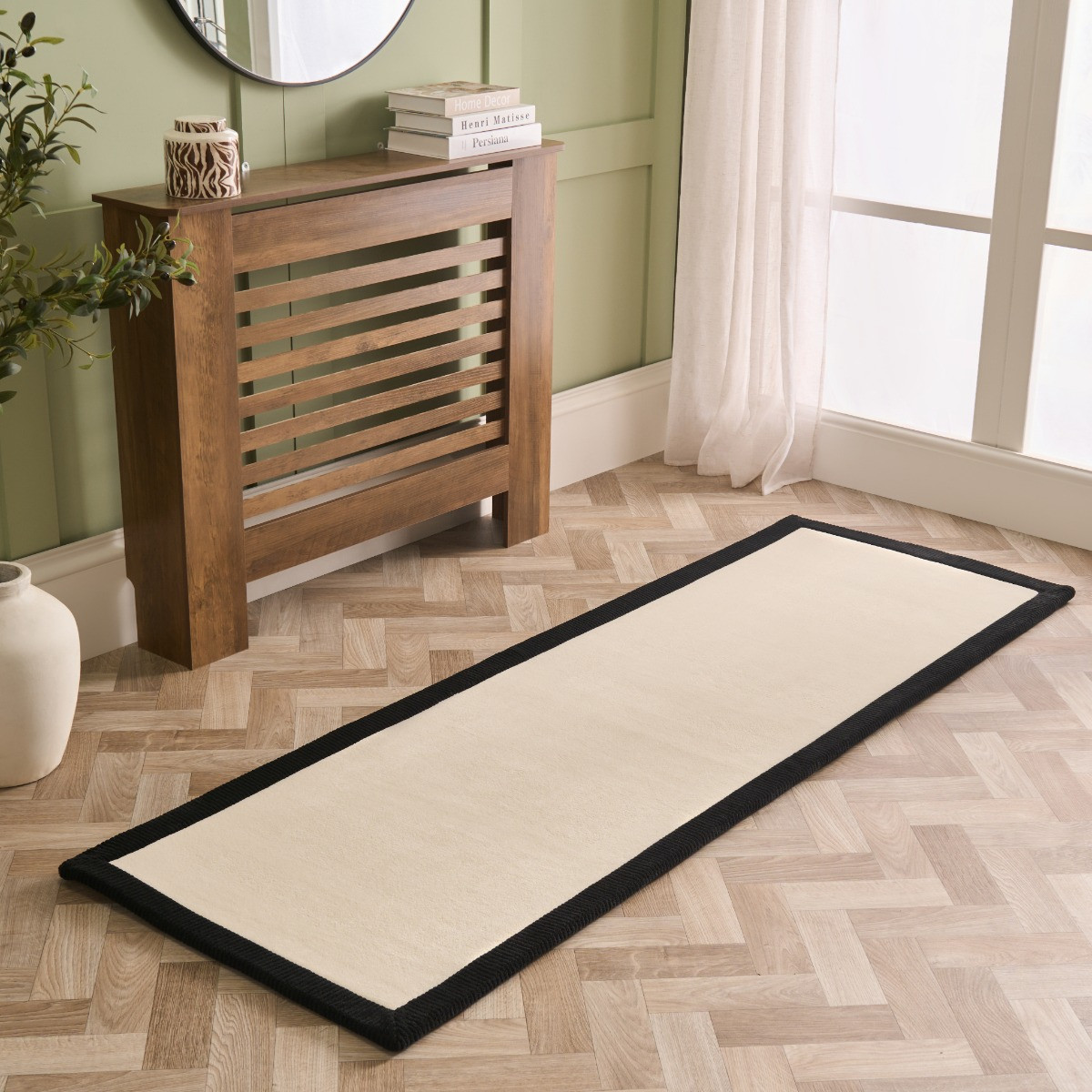 OHS Contrast Border Runner - Cream/ Black >