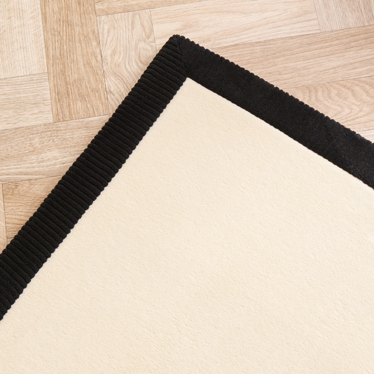 OHS Contrast Border Runner - Cream/ Black >