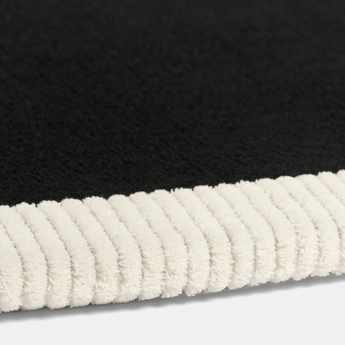 OHS Contrast Border Rug, Black/Cream - 80 x 150cm>
