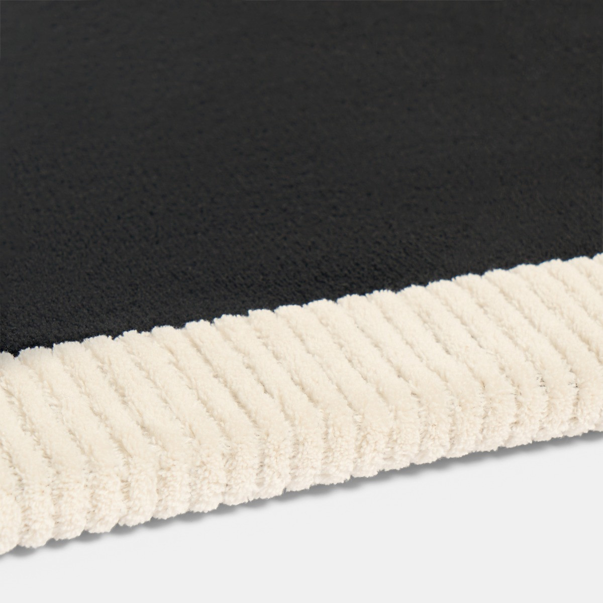 OHS Contrast Border Runner - Black/Cream>