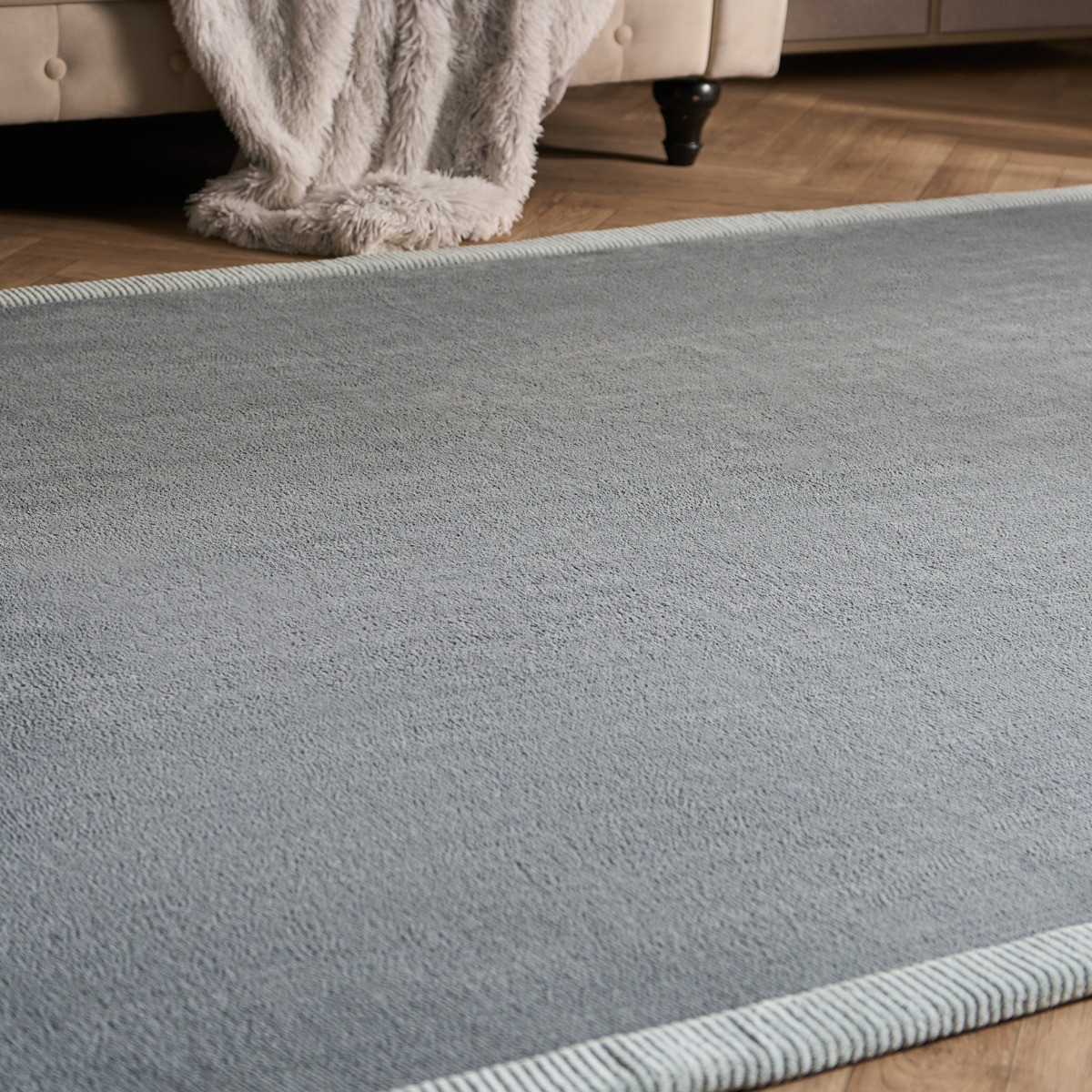 OHS Contrast Border Rug - Charcoal/ Silver>