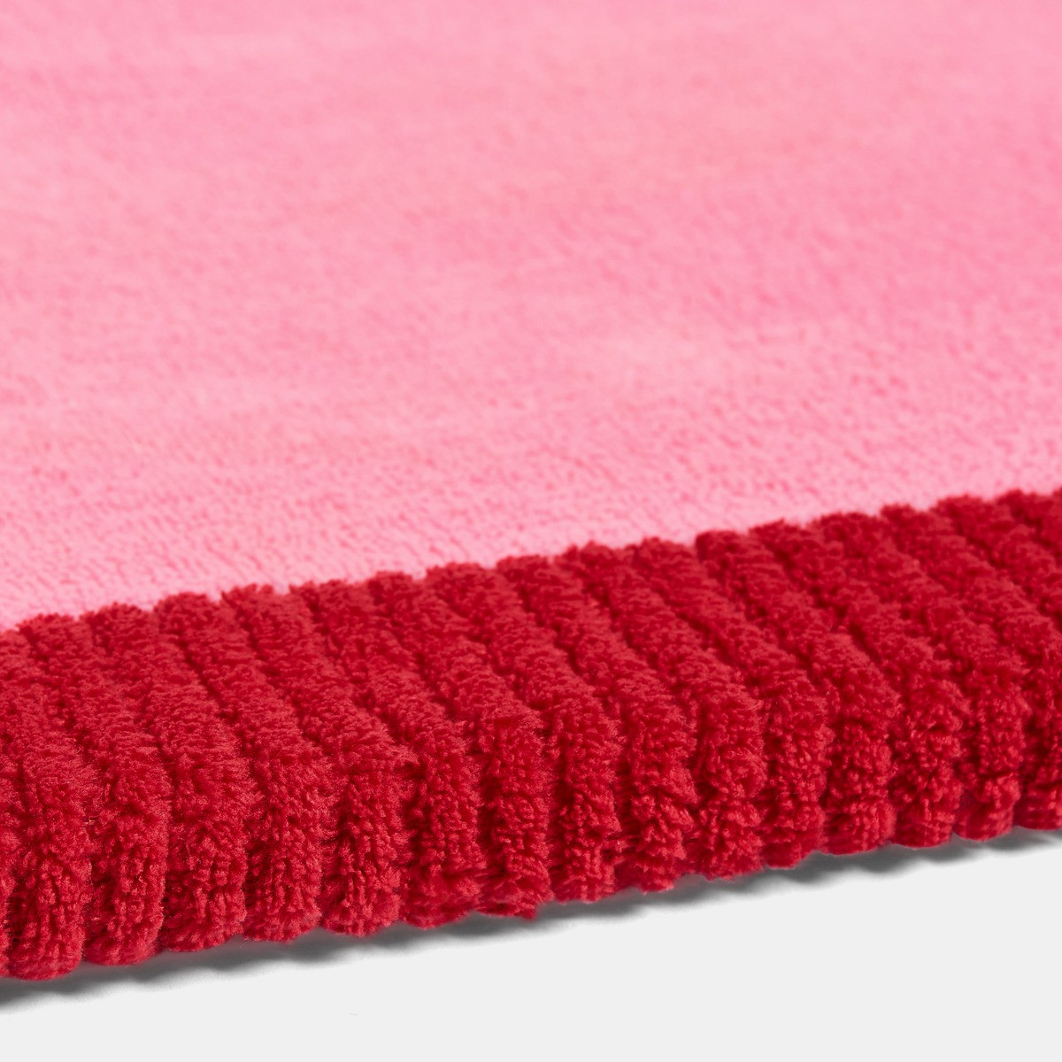 OHS Contrast Border Rug - Pink/Red>
