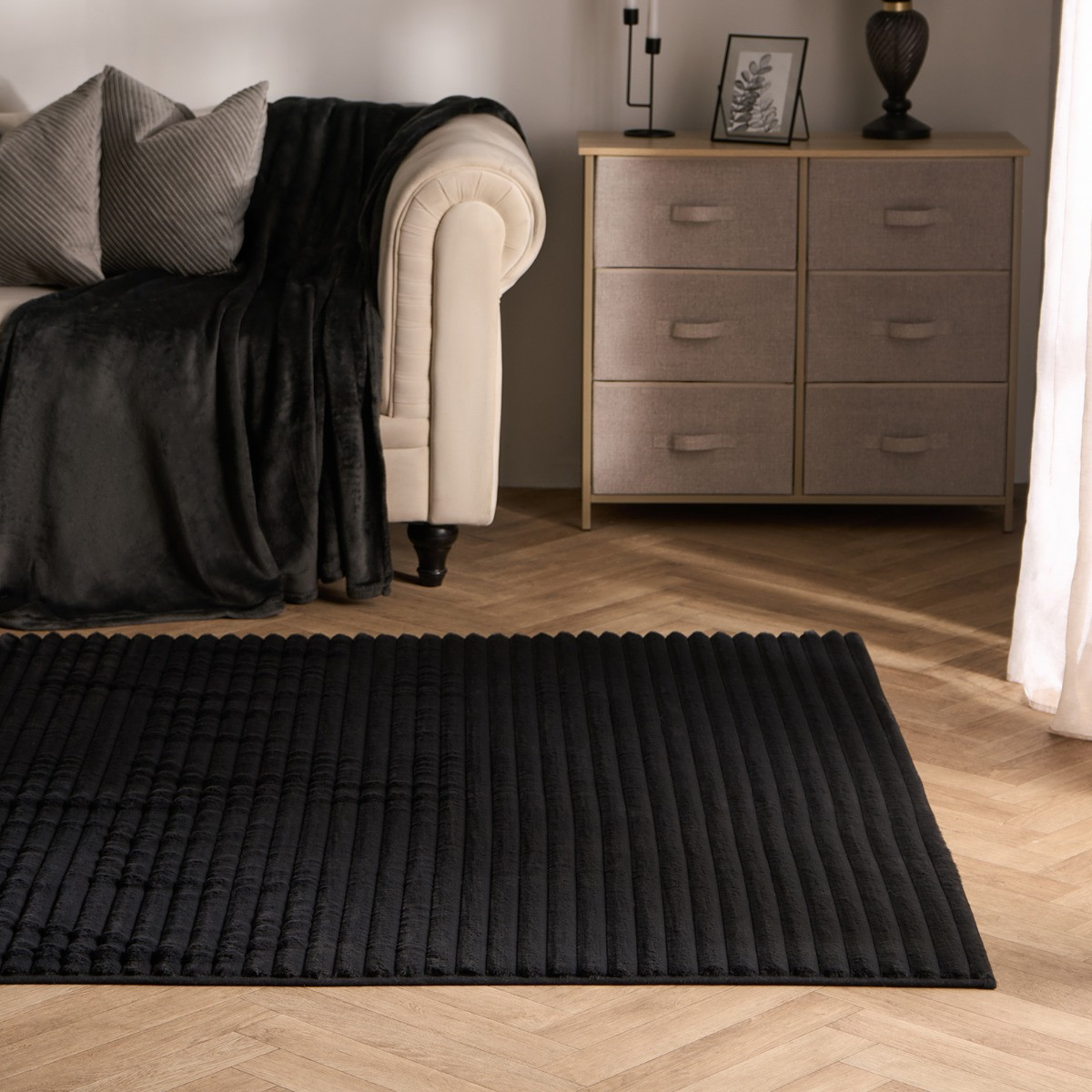 OHS Faux Fur Ribbed Rug, Black - 120 x 170cm>