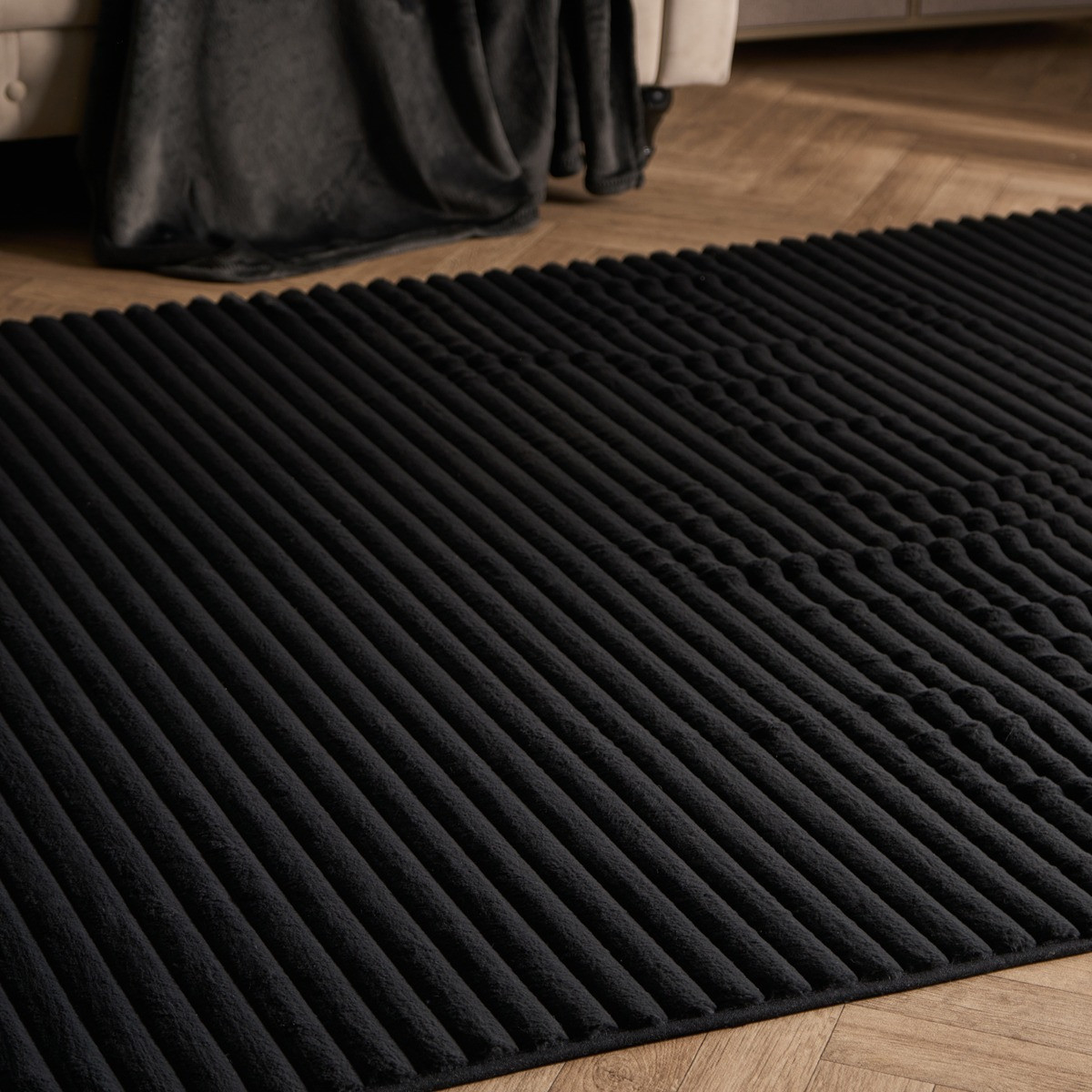 OHS Faux Fur Ribbed Rug - Black>