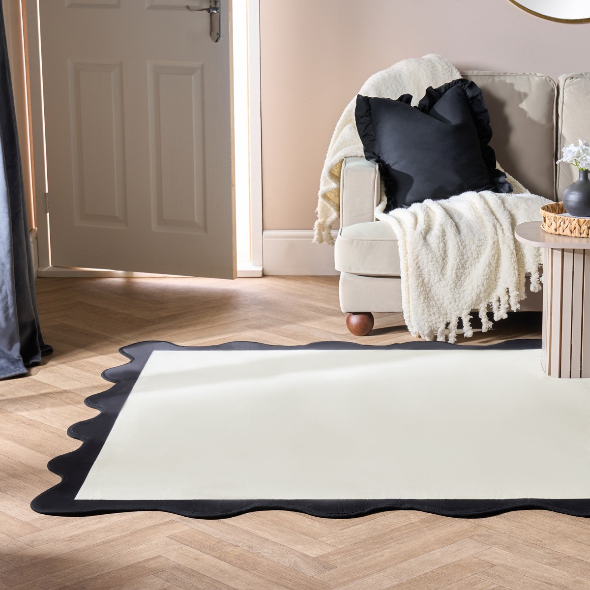 OHS Scallop Edge Rug, Cream/Black - 160 x 230cm>