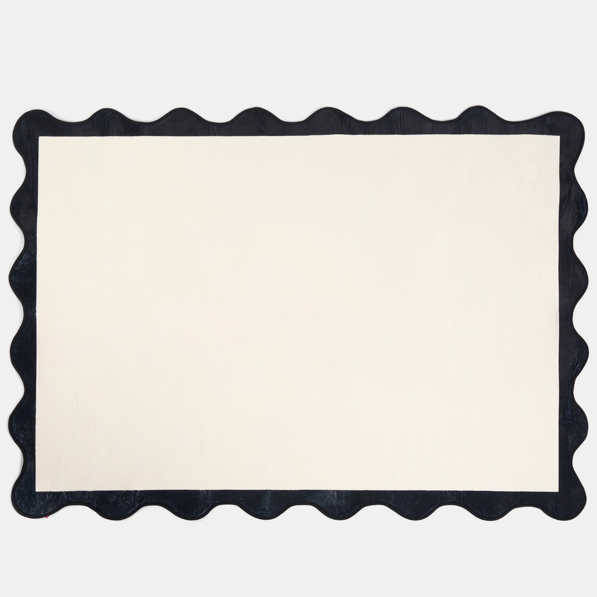 OHS Scallop Edge Rug - Cream/Black>