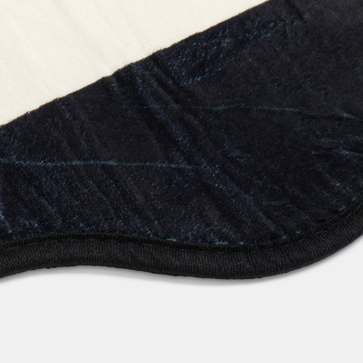 OHS Scallop Edge Rug - Cream/Black>