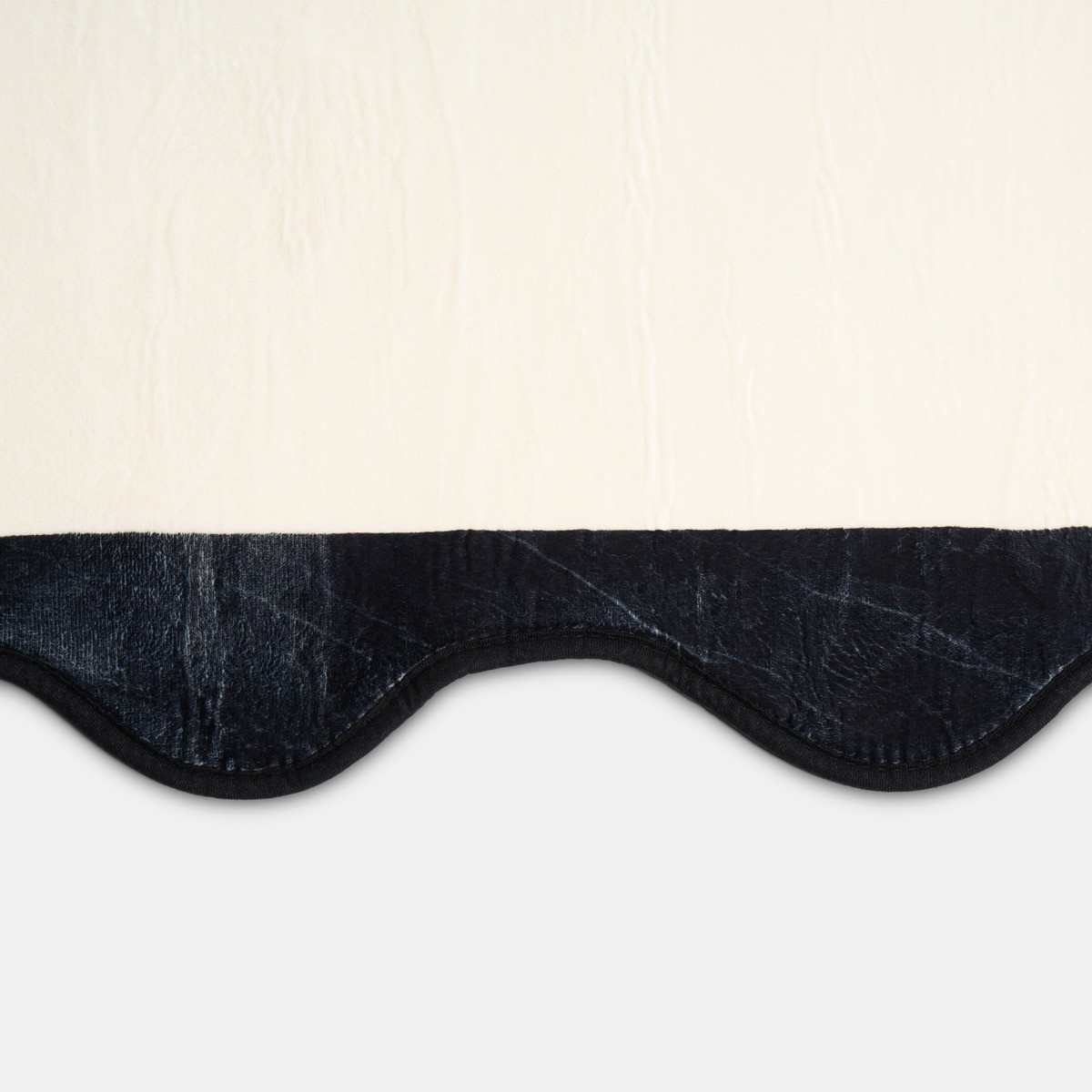 OHS Scallop Edge Rug - Cream/Black>