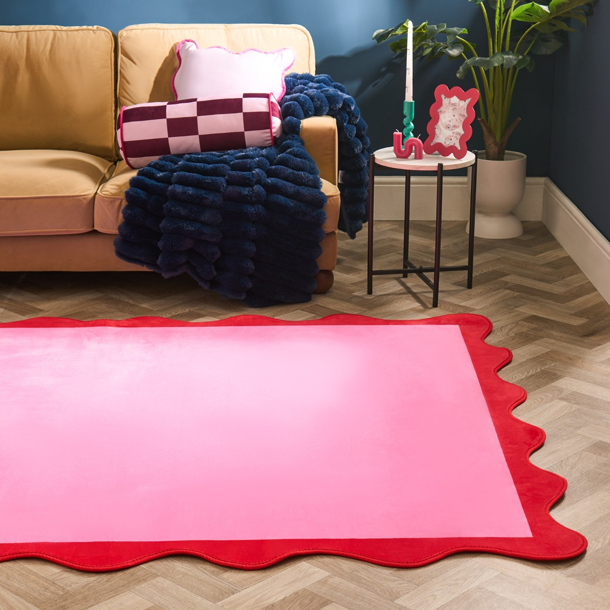 OHS Scallop Edge Rug - Pink/Red>