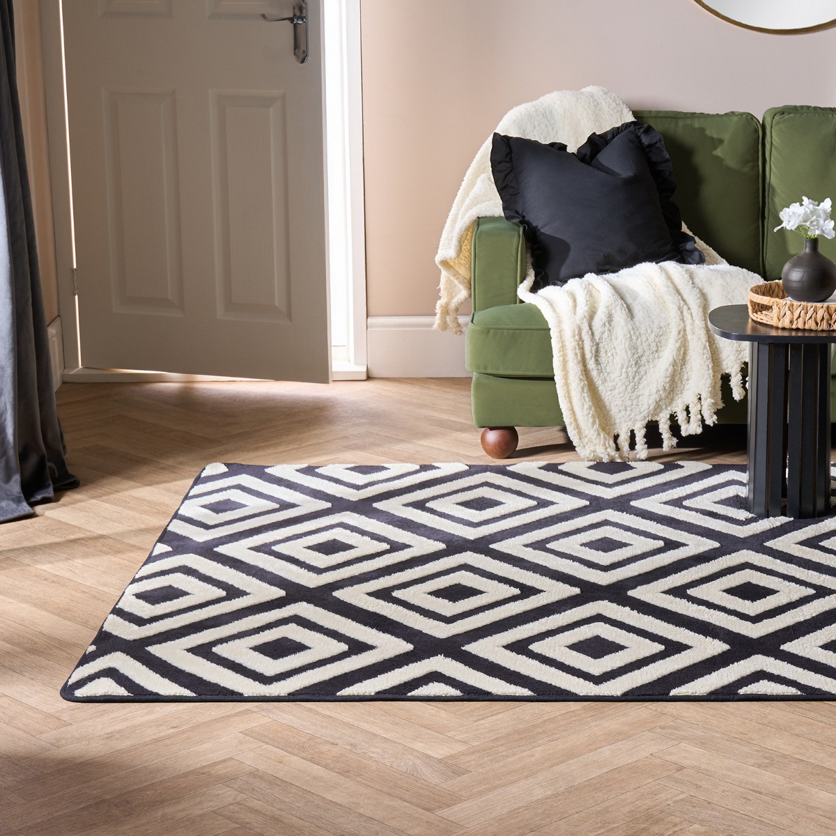 OHS Contrast Tufted Geo Rug - Monochrome>
