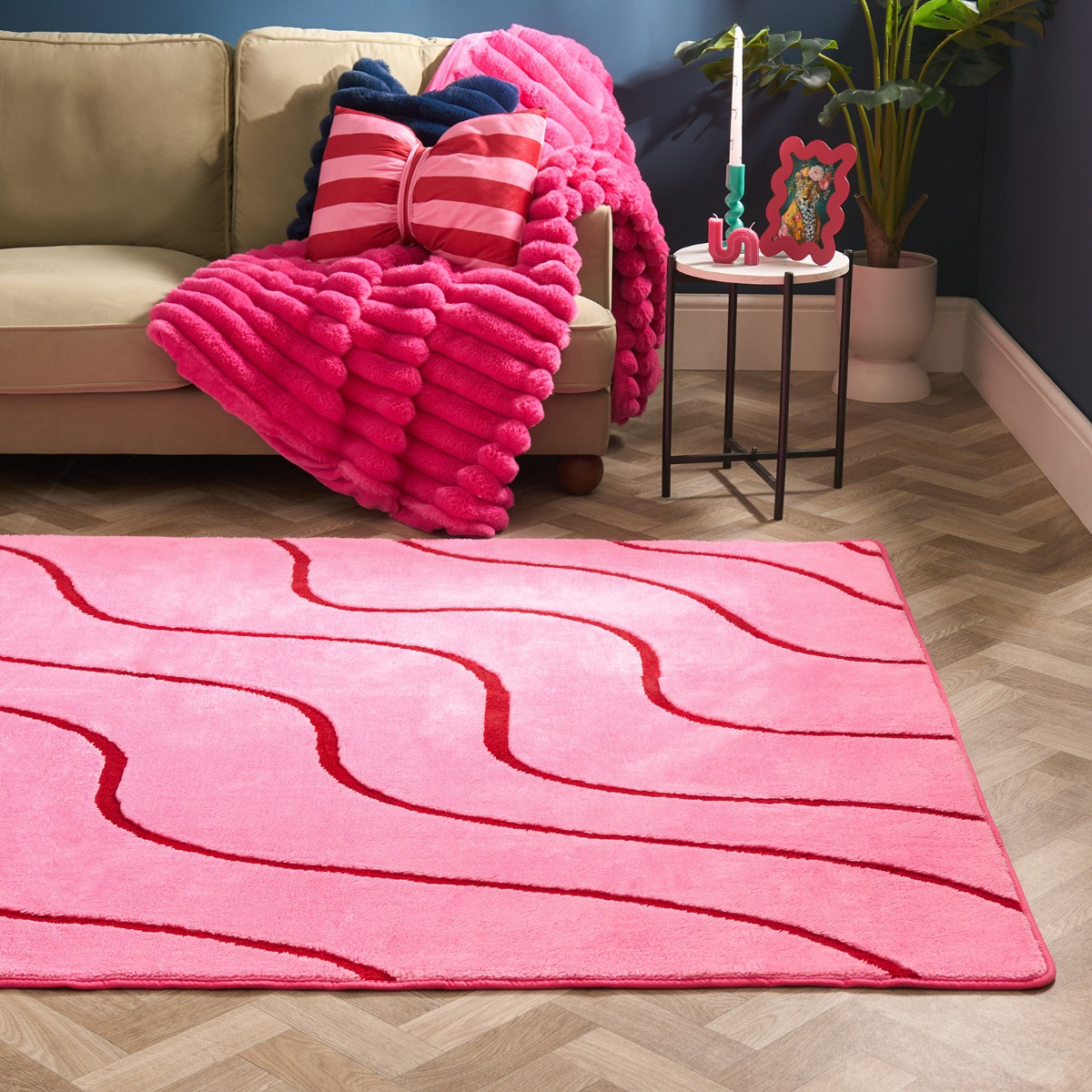 OHS Contrast Tufted Wave Rug - Pink/Red>