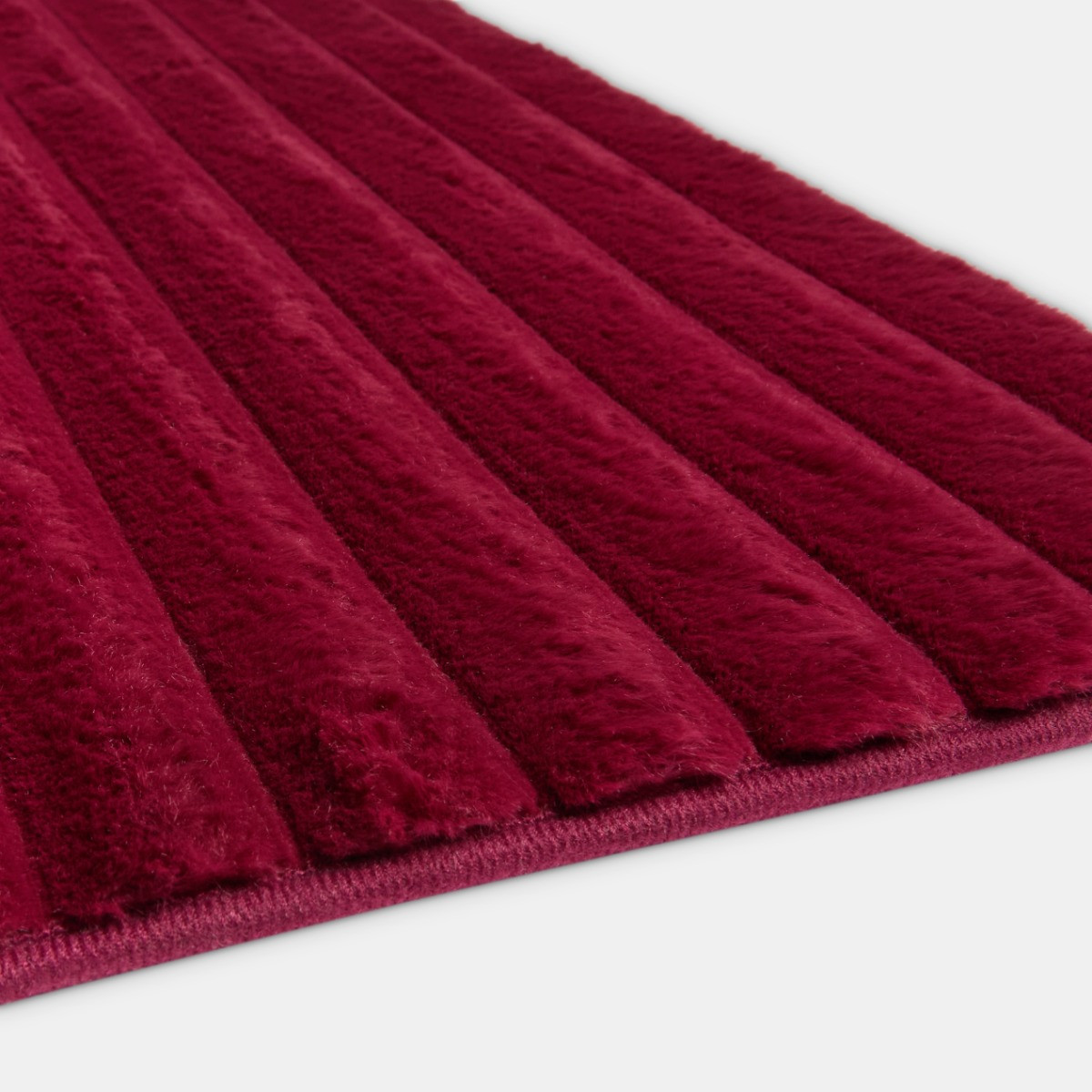 OHS Faux Fur Ribbed Rug - Berry>