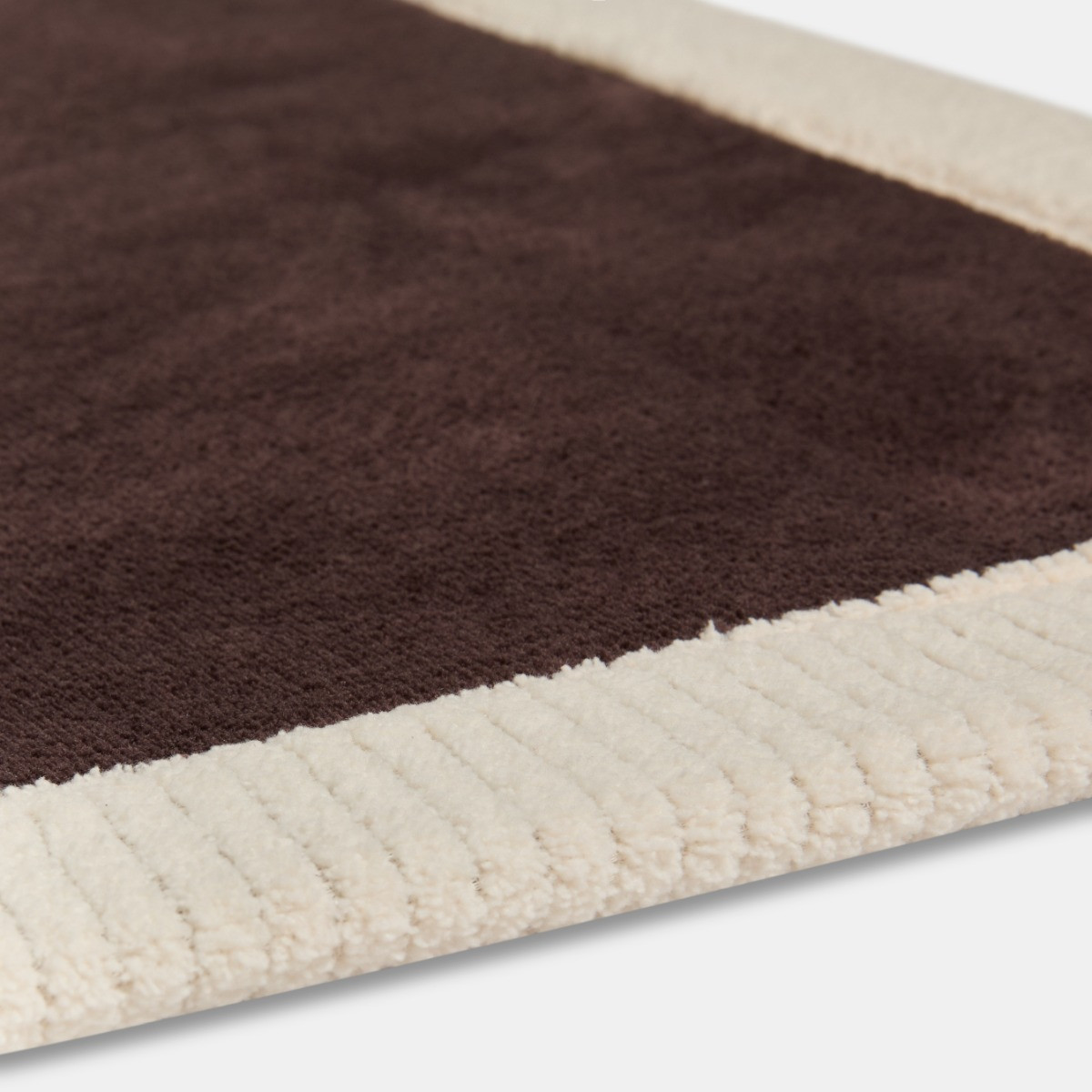 OHS Contrast Border Rug - Coffee/Ivory>