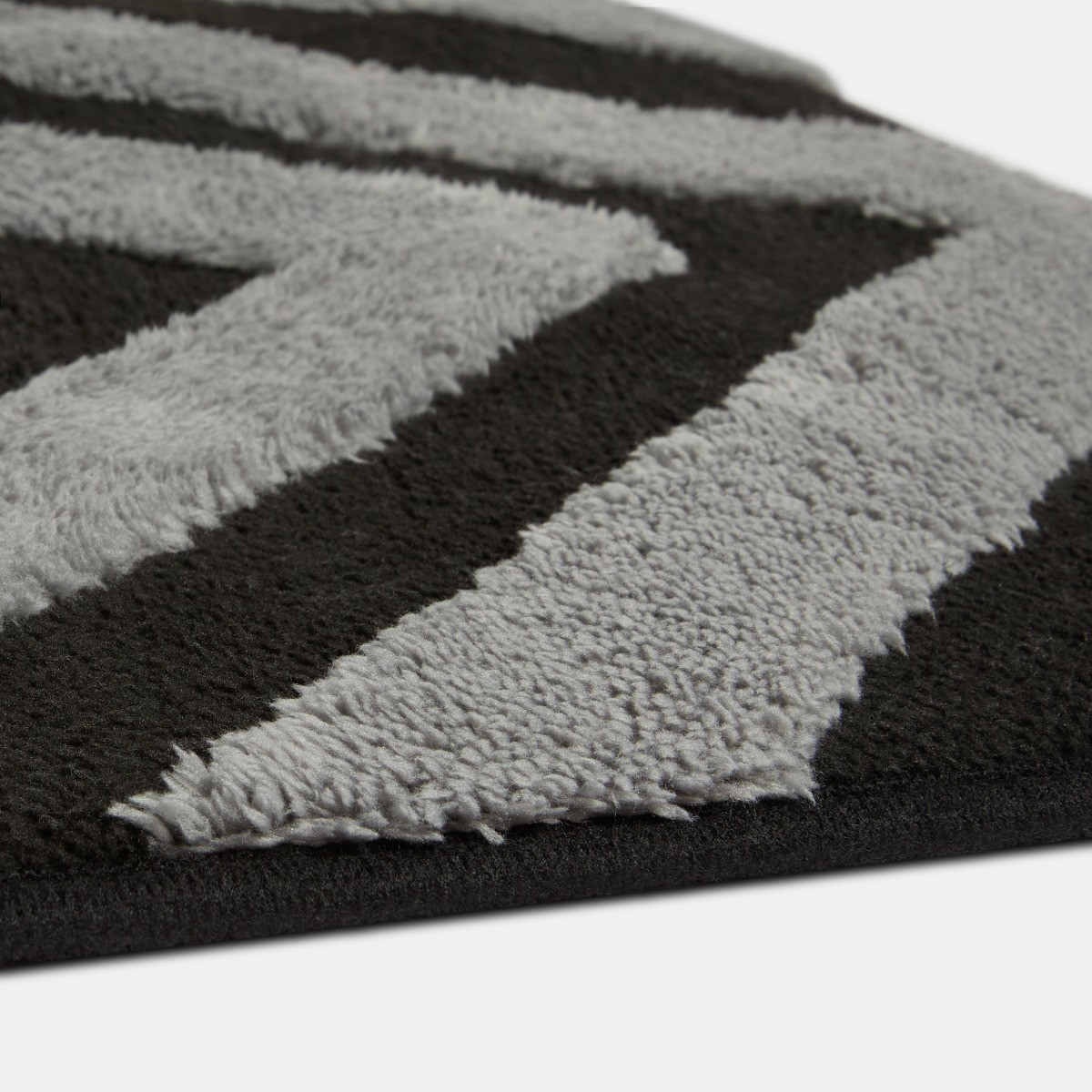 OHS Contrast Tufted Geometric Rug - Grey/Black>