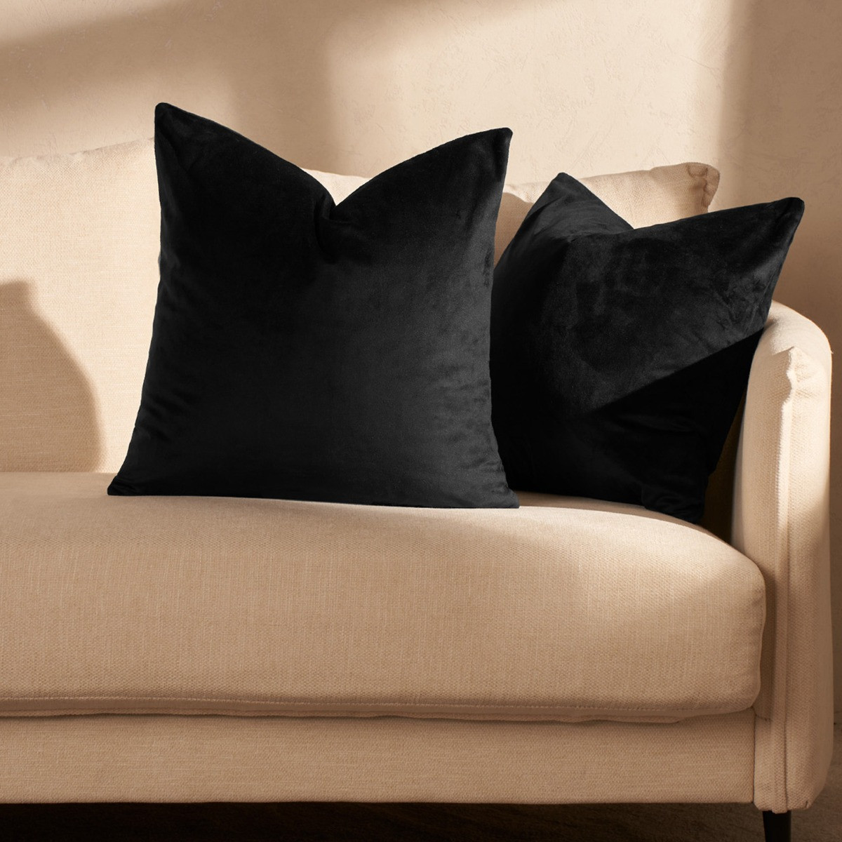 OHS 4 Pack Matte Velvet Cushion Covers - Black>
