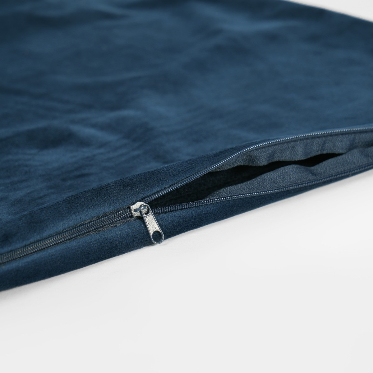 OHS 2 Pack Matte Velvet Cushion Covers, Navy - 45 x 45cm>