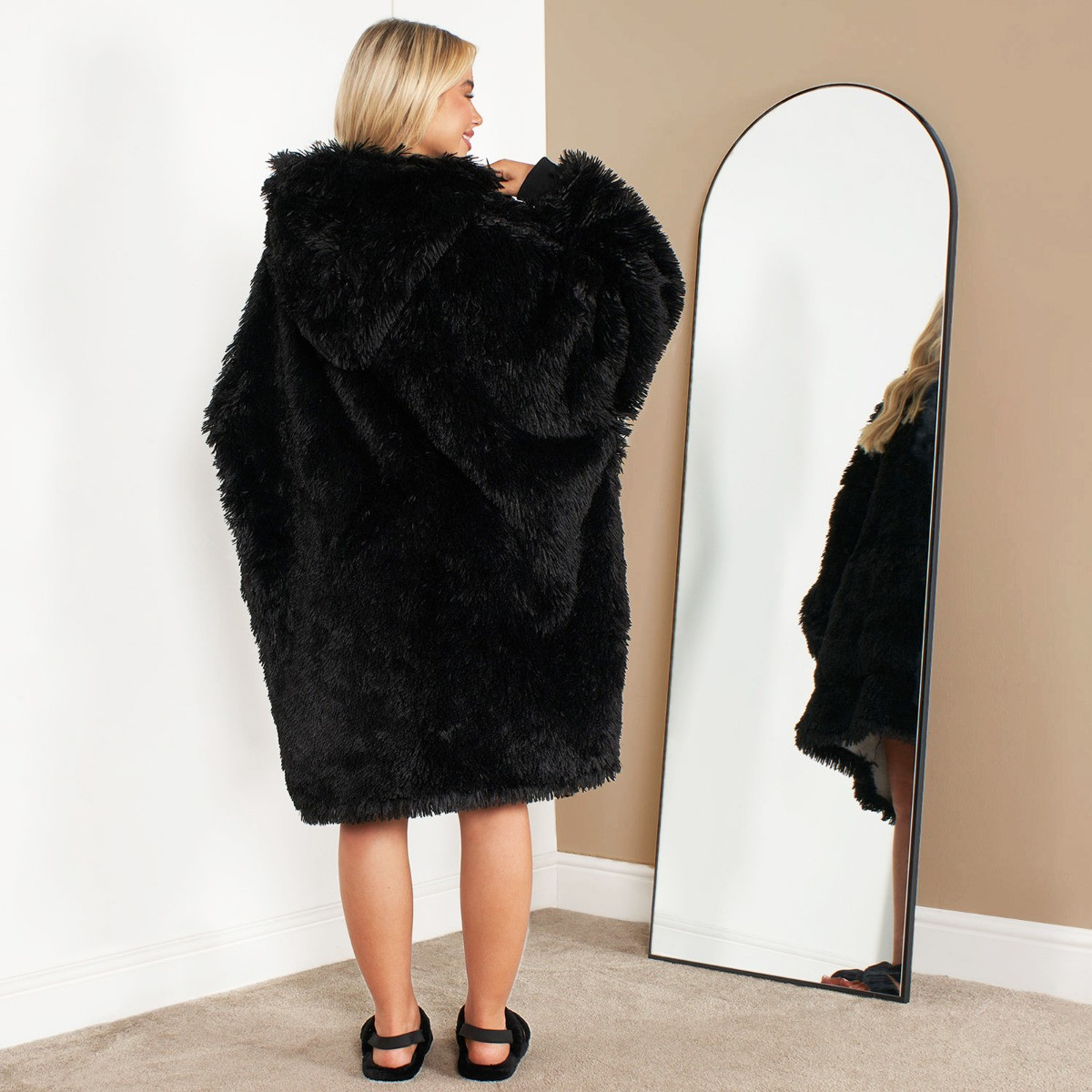 OHS Fluffy Hoodie Blanket, Adults - Black>