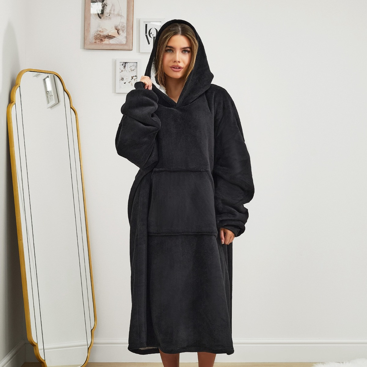 Sienna Extra-Long Hoodie Blanket - Black>