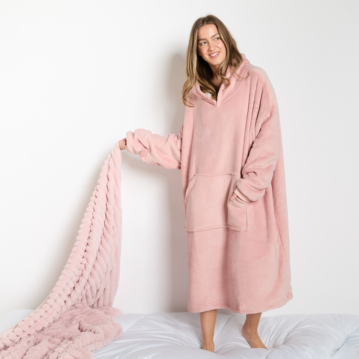 OHS Extra-Long Sherpa Hoodie Blanket - Blush Pink  >