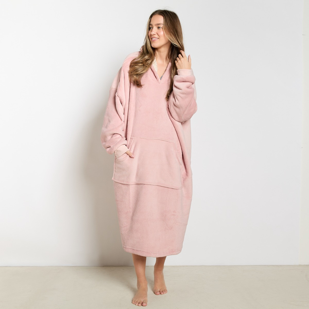 OHS Extra-Long Sherpa Hoodie Blanket - Blush Pink  >
