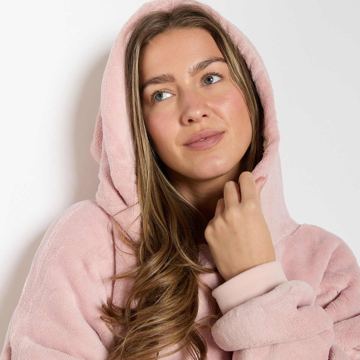 OHS Extra-Long Sherpa Hoodie Blanket - Blush Pink  >