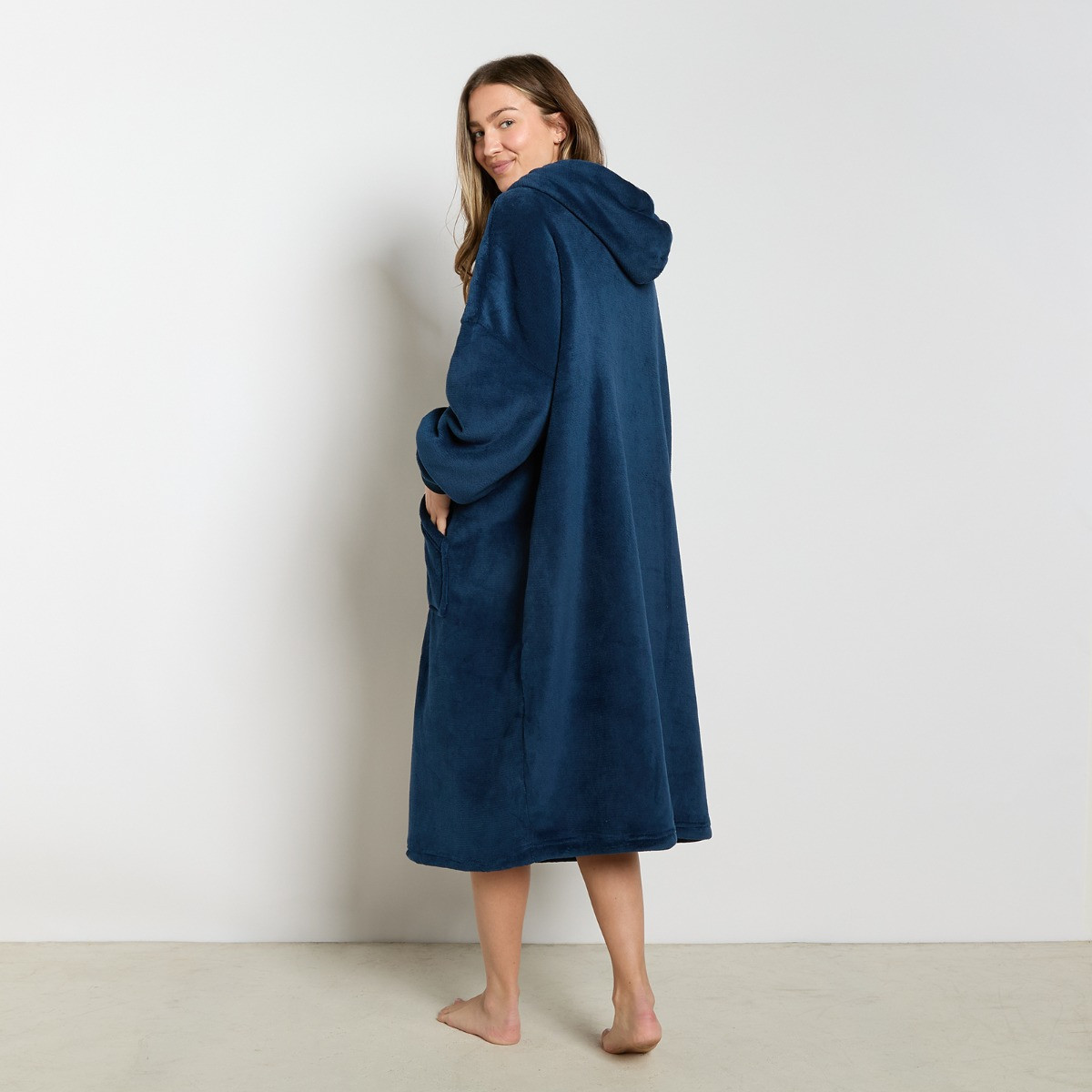  OHS Extra-Long Sherpa Hoodie Blanket - Navy>