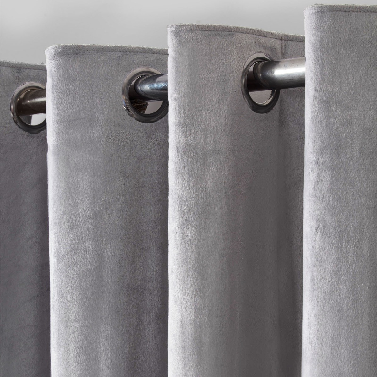 OHS Capri Velvet Eyelet Curtains - Silver>