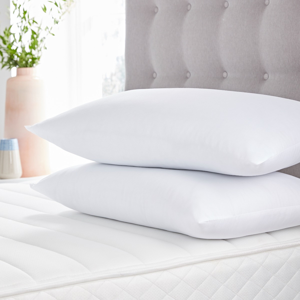 Silentnight Antiallergene Kopfkissen – 2 Stück, Weiß, Mit Mikrofaser-Bezug (70x45 Cm)