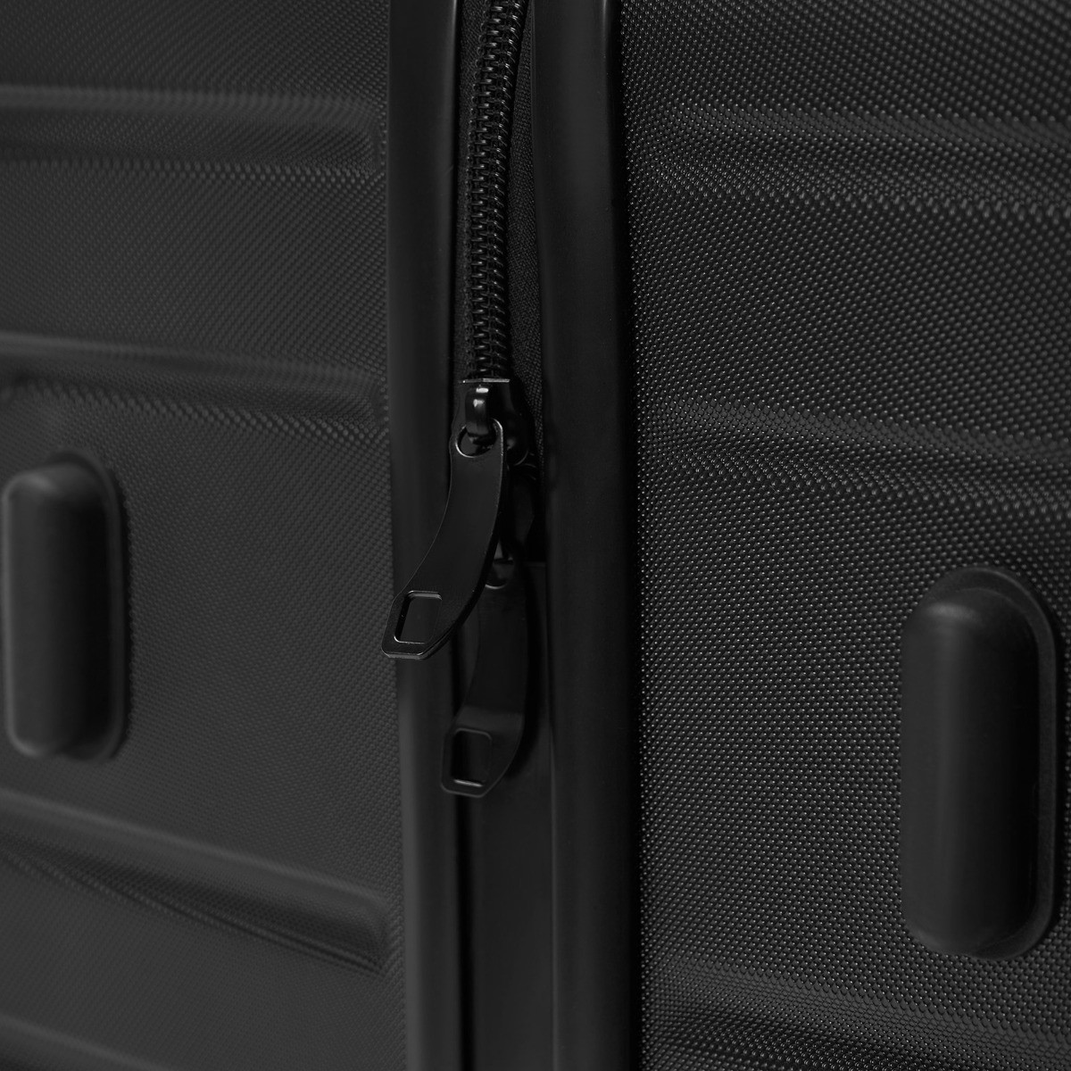 OHS 4 Wheel Hard Shell Suitcase - Black>