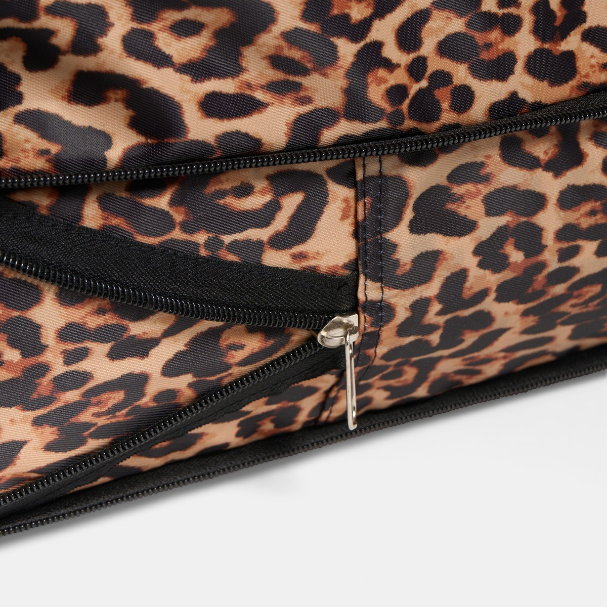 OHS Leopard Print Overnight Weekend Travel Bag - Natural>