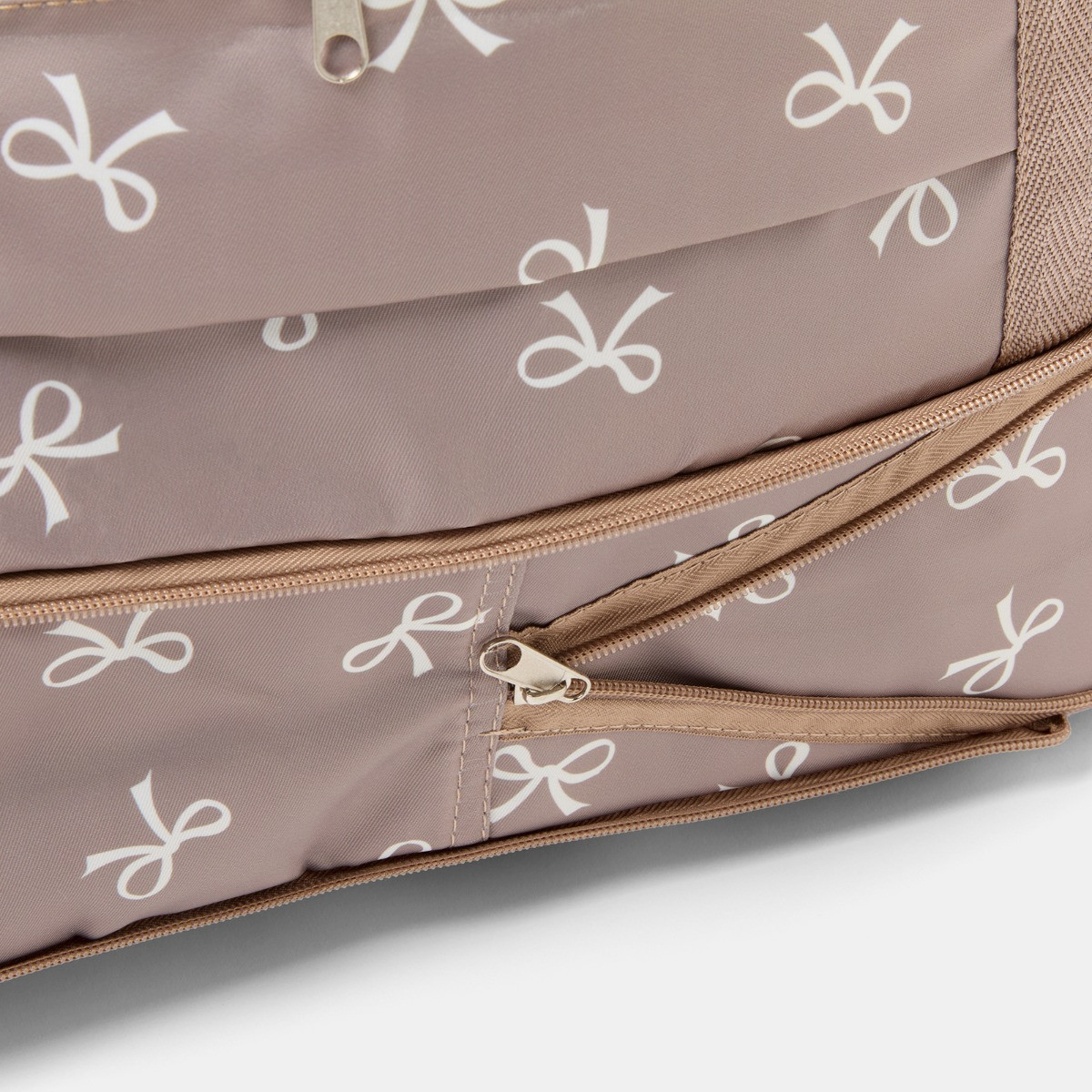 OHS Bow Print Overnight Weekend Travel Bag - Mink/Cream>