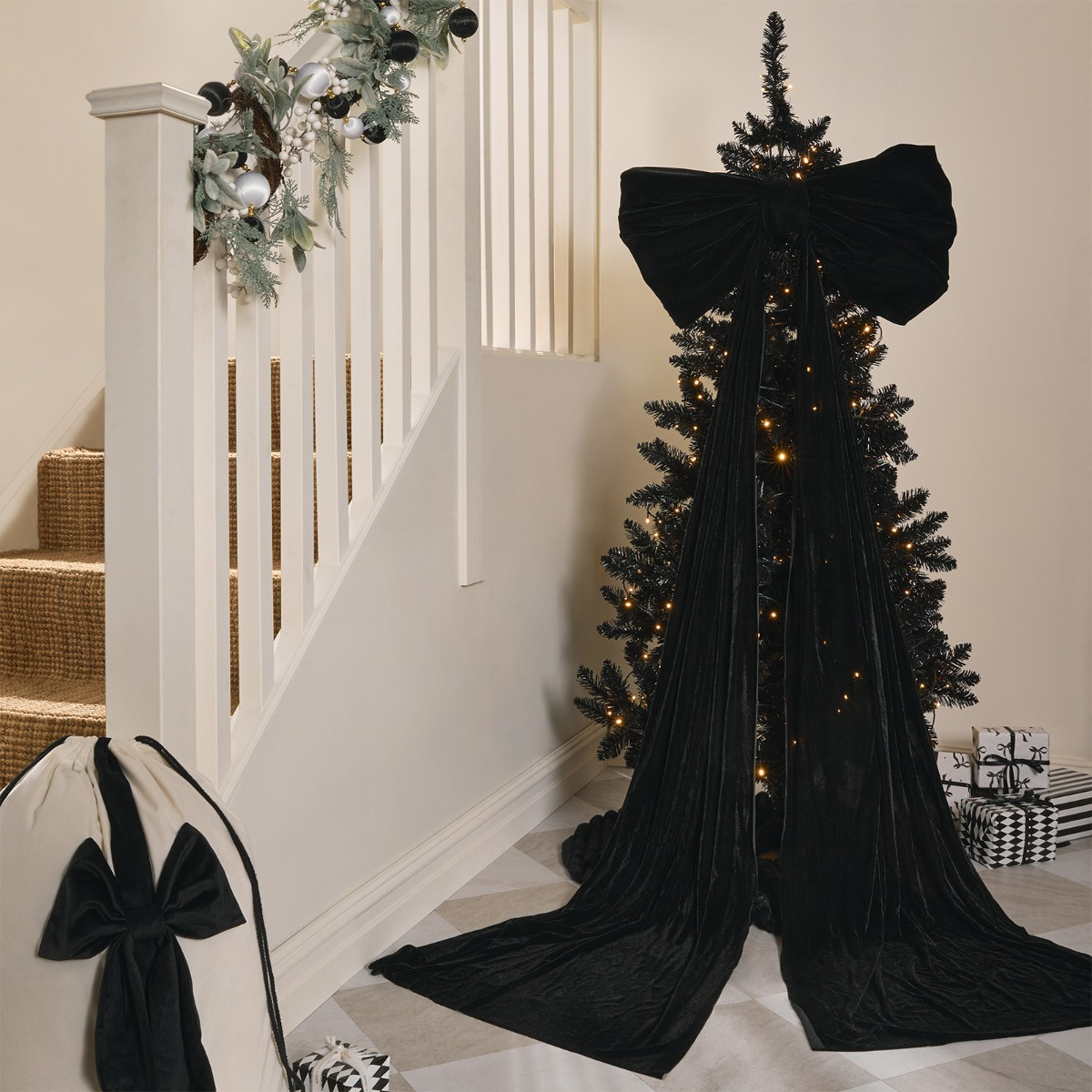 OHS Velvet Christmas Tree Bow - Black>