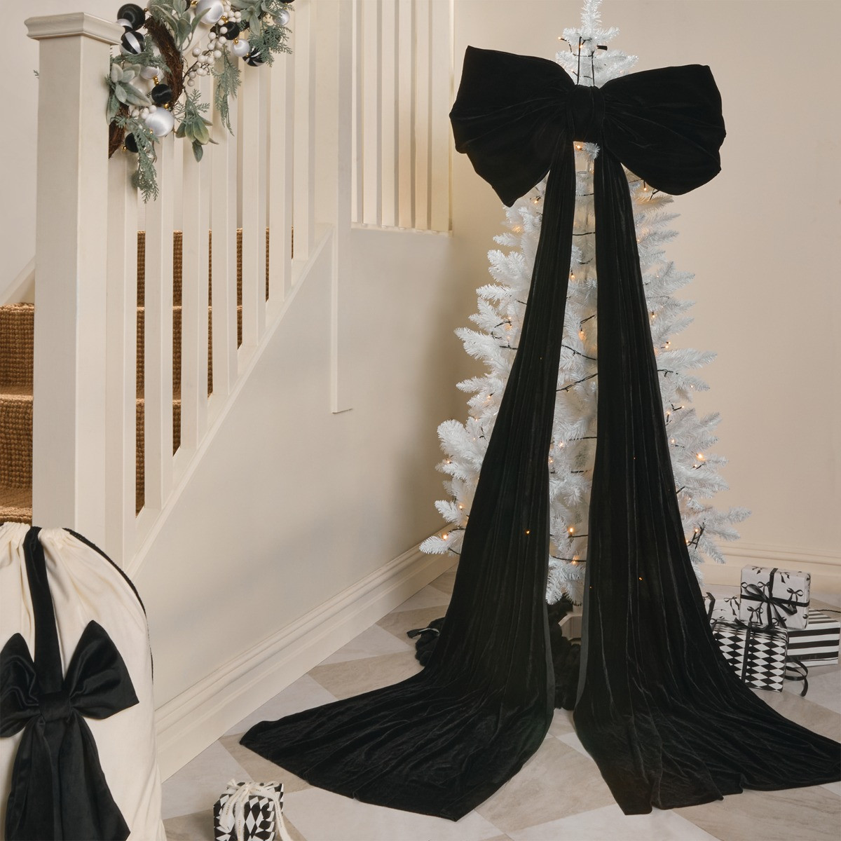 OHS Velvet Christmas Tree Bow - Black>