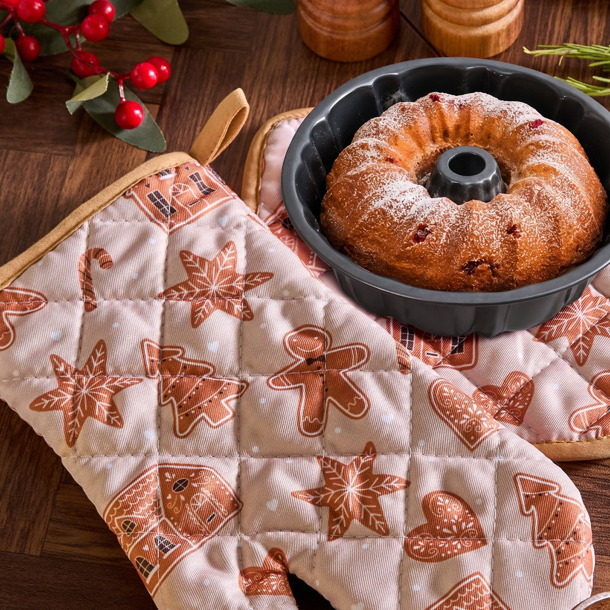 OHS Gingerbread Print Oven Mit & Pot Stand Set - Brown>