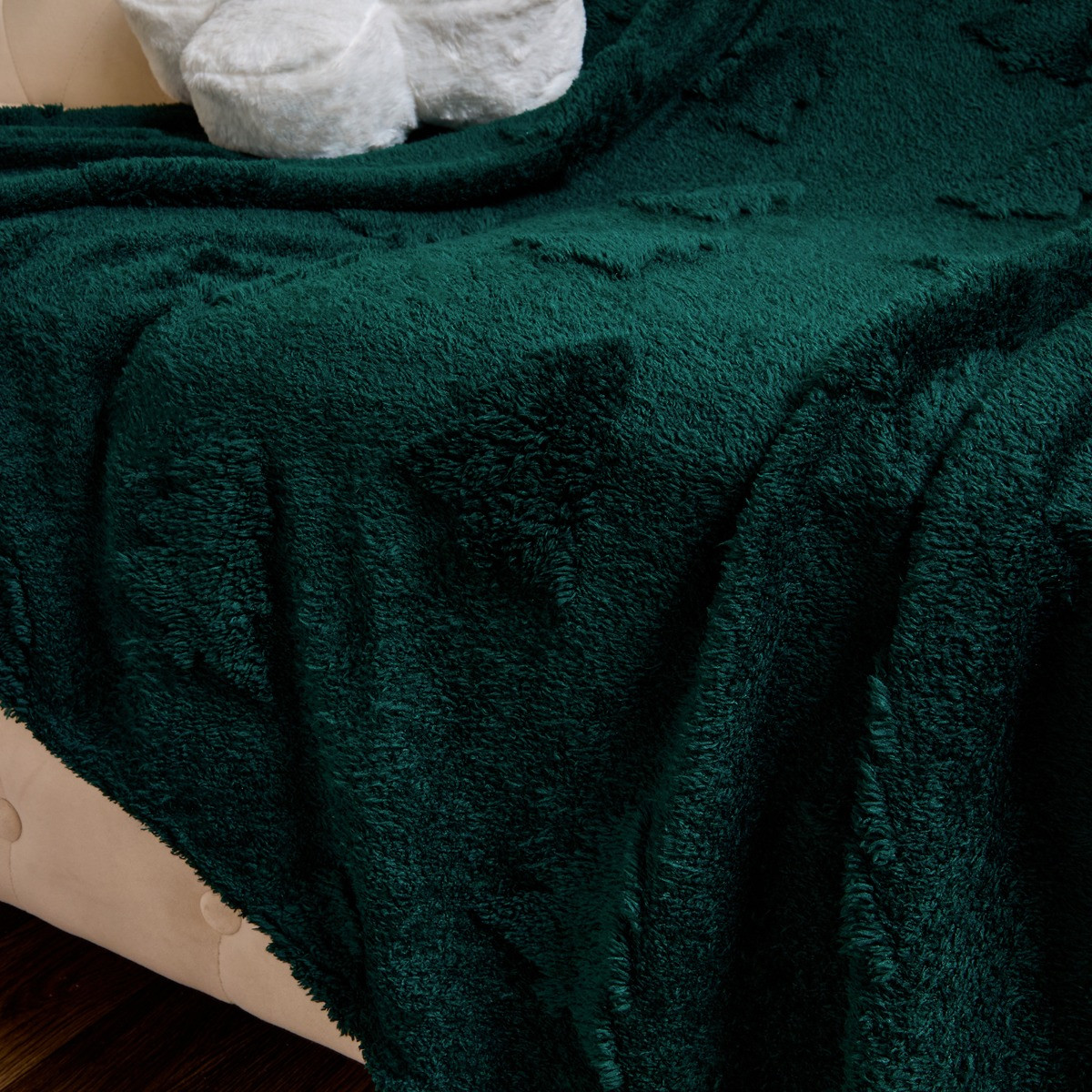 OHS Tufted Winter Tree Teddy Fleece Throw - Green >