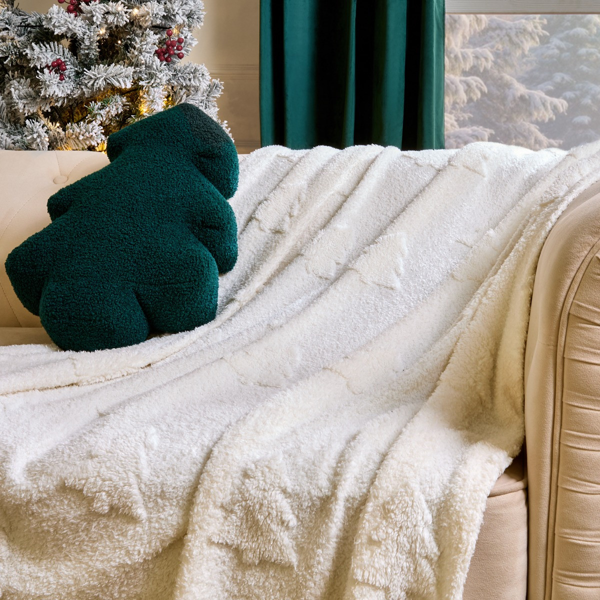 OHS Tufted Winter Tree Teddy Fleece Throw, White - 130 x 160 cm>