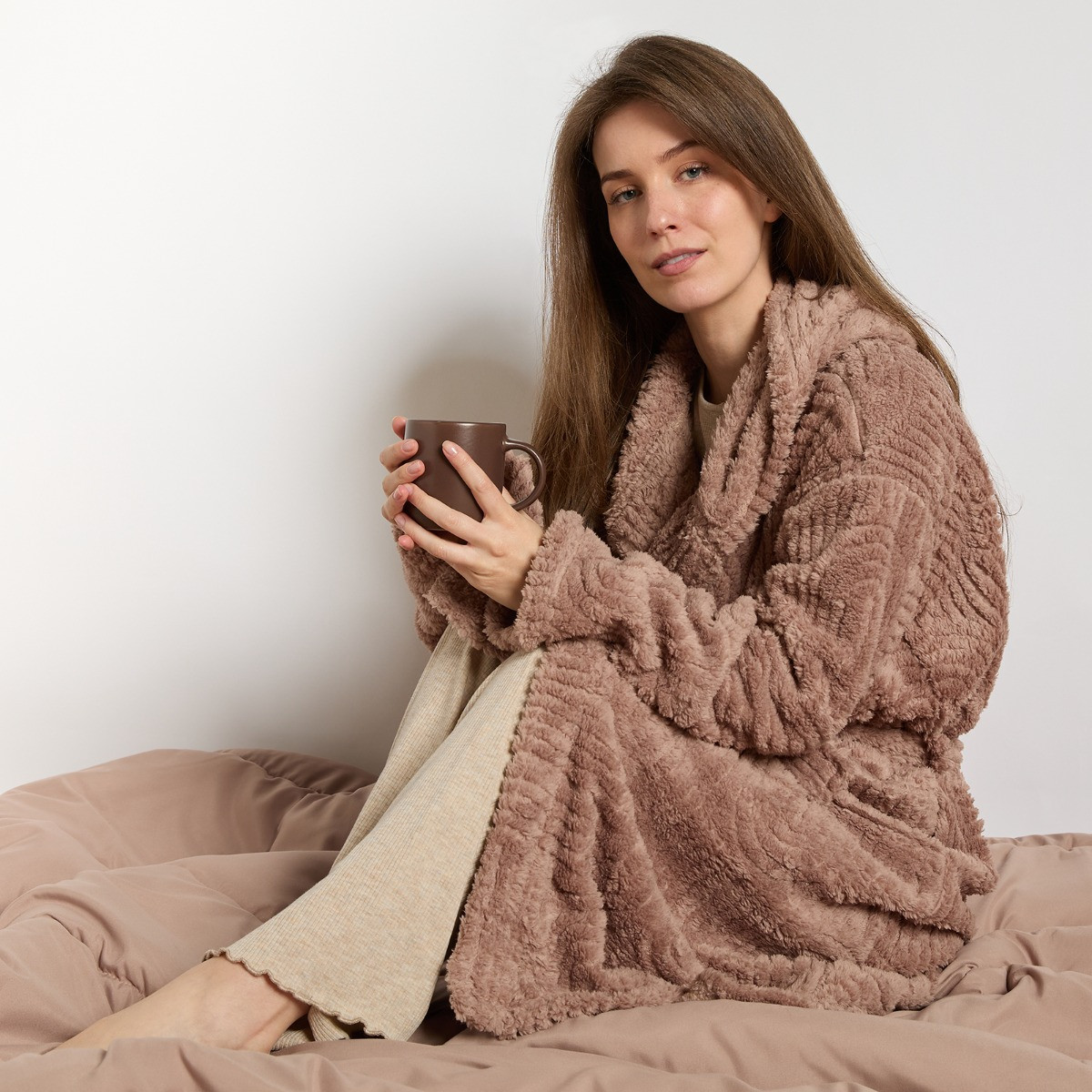 OHS Tufted Arches Fleece Dressing Gown, Adults - Coffee>