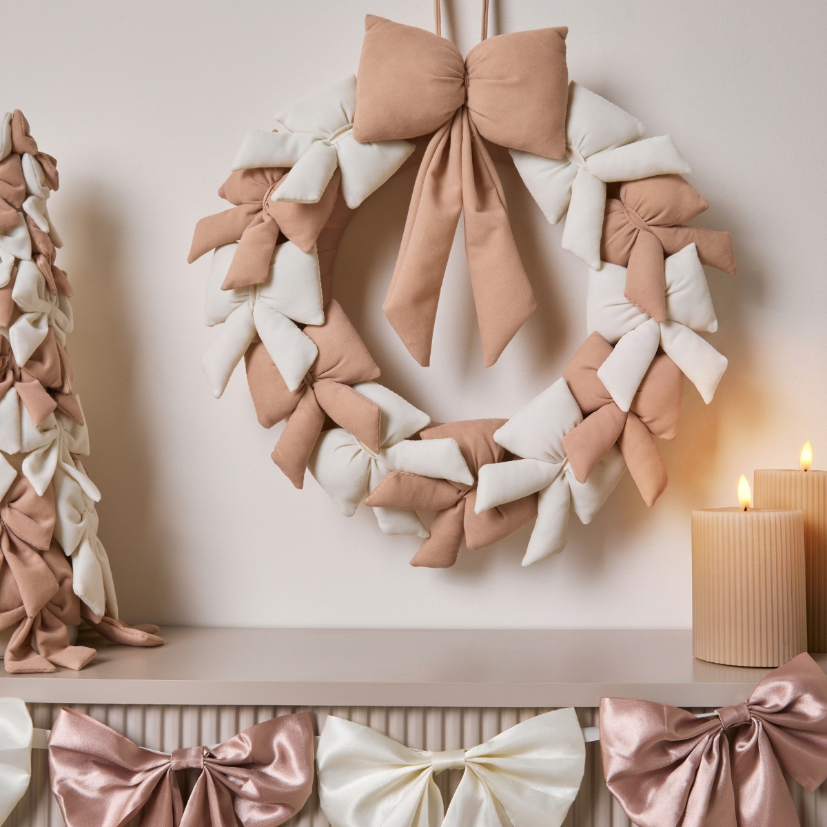 OHS Bow Wreath - Cream/Natural>